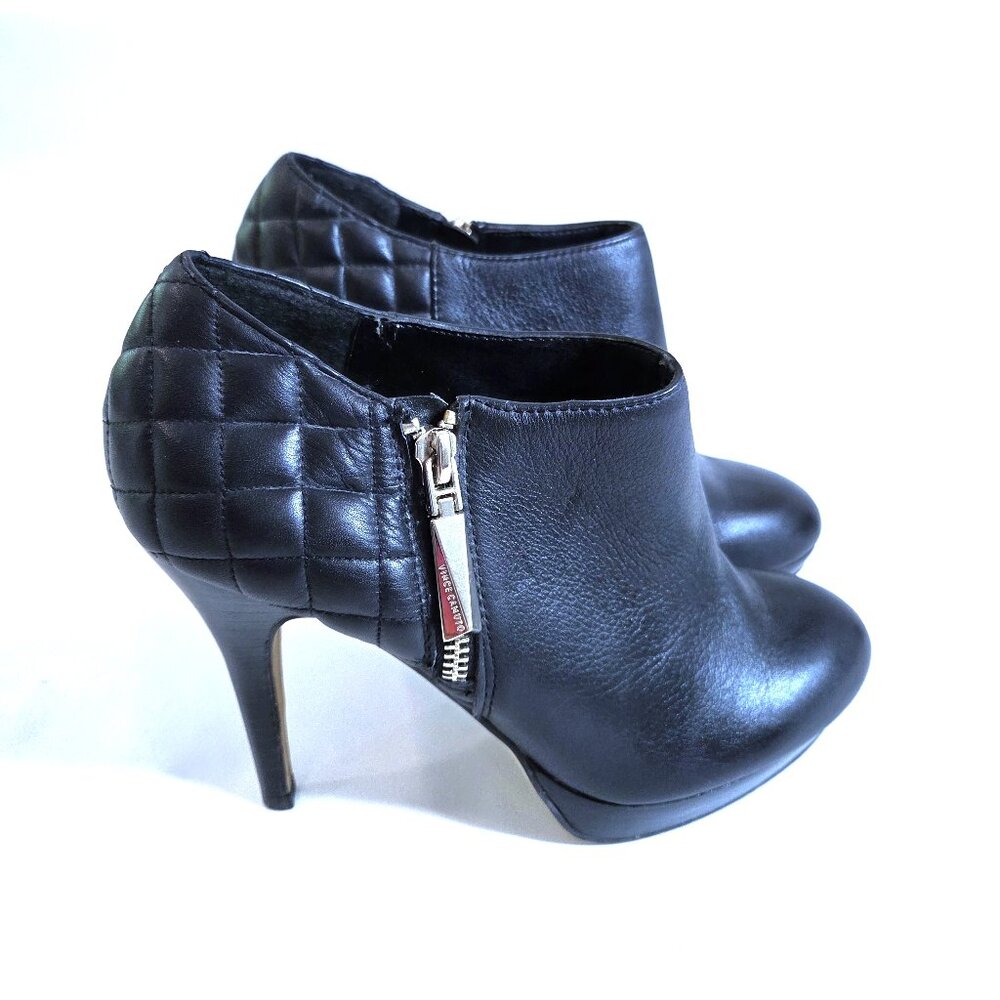 Vince Camuto Leather Ankle Boots with Quilted Accent Details Size 6.5